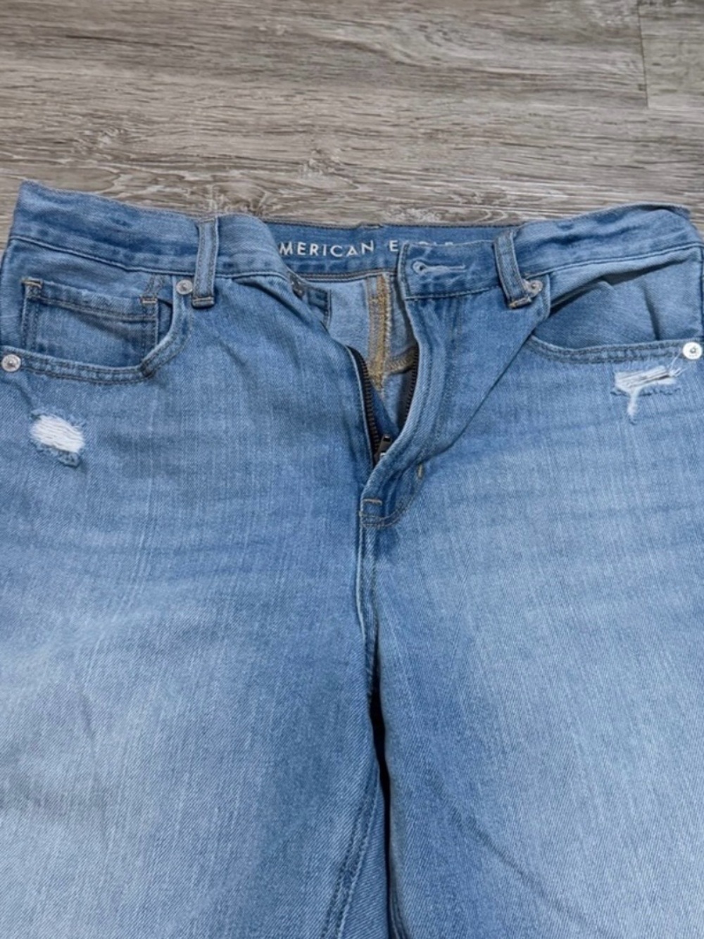 American Eagle Outfitters Light Blue Distressed Straight Leg Jeans - Picture 4 of 4